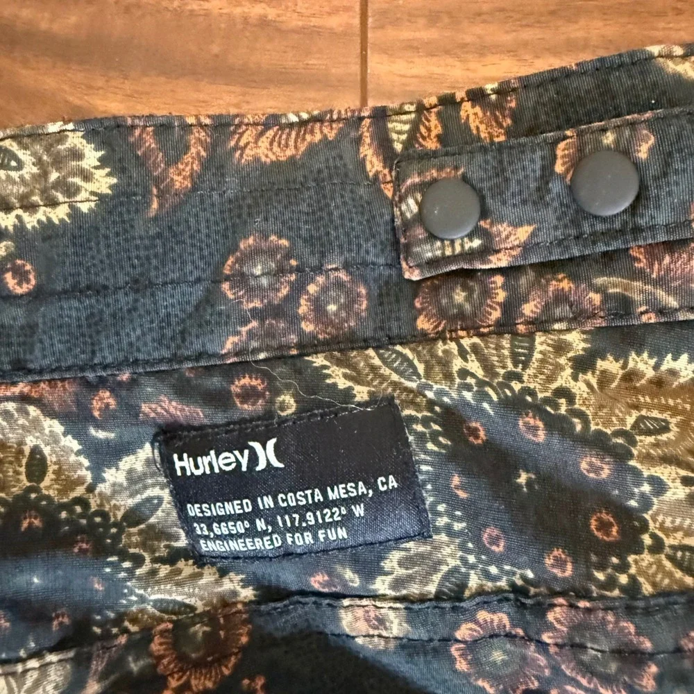 Hurley Men's Floral Hybrid Walkshorts Size 32‎ Black Baroque Surf Retro Style